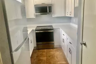 3150 Walnut Bend Ln, Houston, TX 77042 - Photo 3