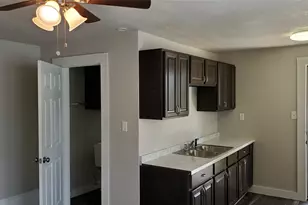 214 W Republic St, Baytown, TX 77520 - Photo 9