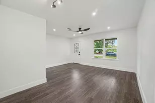 911 Wynnwood Ln, Houston, TX 77008 - Photo 3