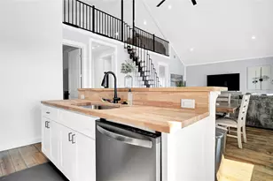 1038 Victoria Ln, Gilchrist, TX 77617 - Photo 37