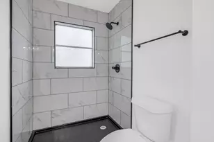 290 E Smith St, Sour Lake, TX 77659 - Photo 25