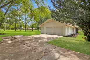 290 E Smith St, Sour Lake, TX 77659 - Photo 29