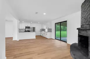 290 E Smith St, Sour Lake, TX 77659 - Photo 11