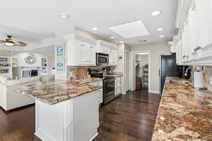 523 Paradise Dr, Galveston, TX 77554 - Photo 7