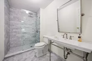 240 S Post Oak Ln, Houston, TX 77056 - Photo 33