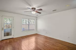 55 N Walden Elms Cir, The Woodlands, TX 77382 - Photo 9