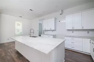 1049 Broadmoor Dr, Huntsville, TX 77340 - Photo 9