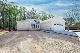 1049 Broadmoor Dr, Huntsville, TX 77340 - Photo 1