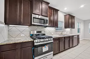 10015 Chase Ct, Baytown, TX 77521 - Photo 13
