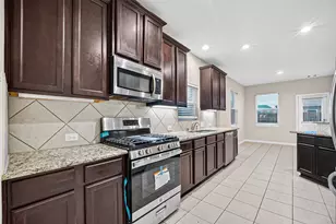 10015 Chase Ct, Baytown, TX 77521 - Photo 11