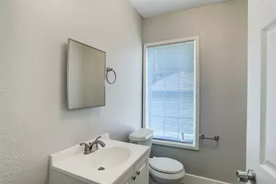 523 E Mulberry Street, Angleton, TX 77515 - Photo 7