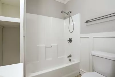 523 E Mulberry Street, Angleton, TX 77515 - Photo 9