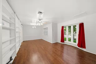 9718 Rathbone Dr, Houston, TX 77031 - Photo 5