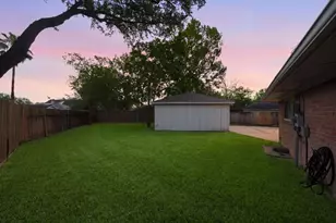 9718 Rathbone Dr, Houston, TX 77031 - Photo 29