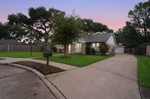 9718 Rathbone Dr, Houston, TX 77031 - Photo 31