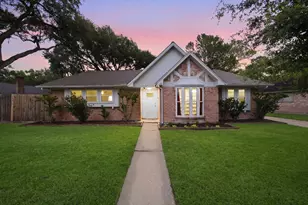 9718 Rathbone Dr, Houston, TX 77031 - Photo 3