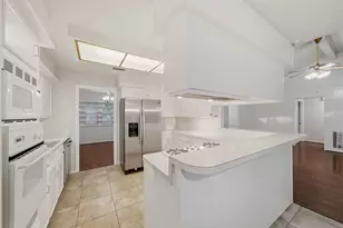 9718 Rathbone Dr, Houston, TX 77031 - Photo 9