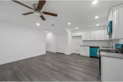 8639 Peachtree St Street, Houston, TX 77016 - Photo 3