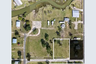 202 Spence Street, Anahuac, TX 77514 - Photo 3
