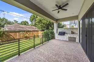 2046 MacArthur St, Houston, TX 77030 - Photo 15