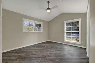 911 Mulberry Ave, New Braunfels, TX 78130 - Photo 9
