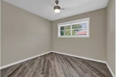911 Mulberry Avenue, New Braunfels, TX 78130 - Photo 11