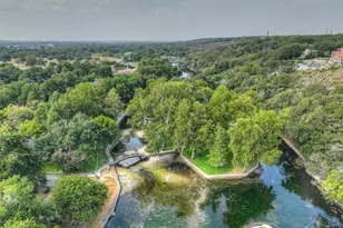 911 Mulberry Ave, New Braunfels, TX 78130 - Photo 17