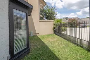 9404 Denbury Way, Houston, TX 77025 - Photo 29