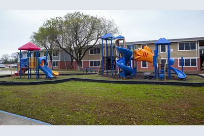 5635 W W Cesar E Chavez Blvd, San Antonio, TX 78237 - Photo 3