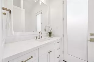 1590 Sue Barnett Dr, Houston, TX 77018 - Photo 17