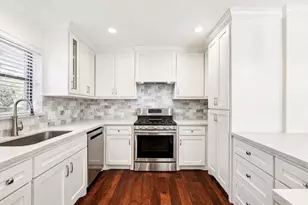 10219 Barwood Dr, Houston, TX 77043 - Photo 17