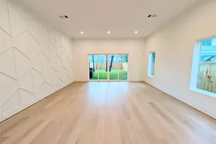 833 W 25th St, Houston, TX 77008 - Photo 3