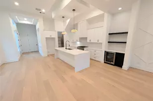 833 W 25th St, Houston, TX 77008 - Photo 9