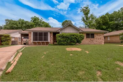 1819 Avenue Q, Huntsville, TX 77340 - Photo 1