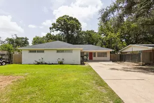 1606 Oaks Dr, Pasadena, TX 77502 - Photo 1