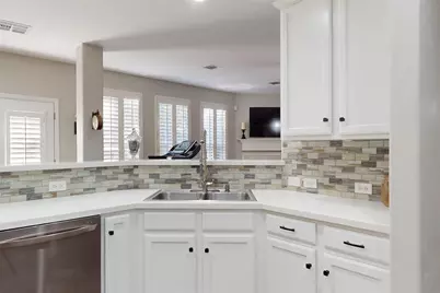 118 W Hobbit Glen Drive, The Woodlands, TX 77384 - Photo 9