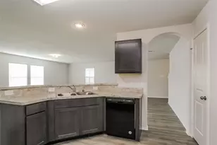 8638 Doris Oaks Cir, Houston, TX 77028 - Photo 5