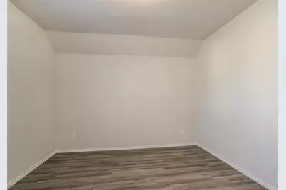 8638 Doris Oaks Circle, Houston, TX 77028 - Photo 9