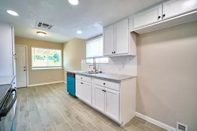 7214 Westbranch Drive, Houston, TX 77072 - Photo 7