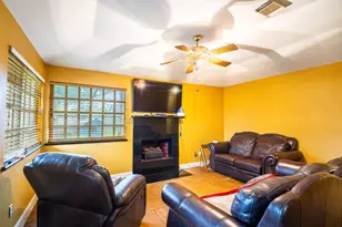 8610 Crystal Cove Ct, Houston, TX 77044 - Photo 3