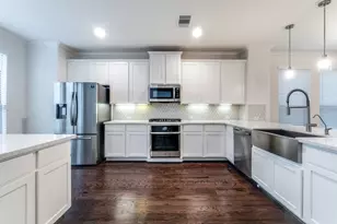10709 Centre Forest Dr, Houston, TX 77043 - Photo 17