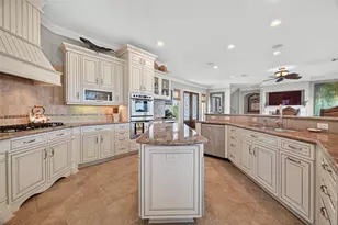 13 Sugarloaf, Hitchcock, TX 77563 - Photo 11