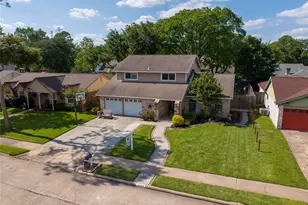 11918 Dorrance Ln, Meadows Place, TX 77477 - Photo 3