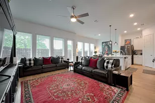 1615 Regents Gate Rd, Houston, TX 77055 - Photo 9