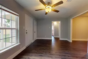 7346 Iwo Jima Rd, Houston, TX 77033 - Photo 9