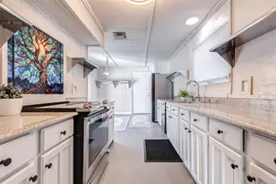 2207 Pilgrims Point Dr, Friendswood, TX 77546 - Photo 5