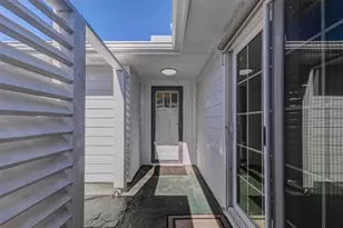 2207 Pilgrims Point Dr, Friendswood, TX 77546 - Photo 3