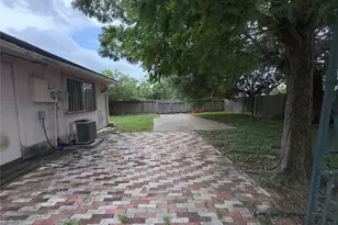 3806 Westheimer Pl Dr, Houston, TX 77082 - Photo 9