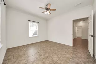 228 Greenleaf St, Huntsville, TX 77340 - Photo 23