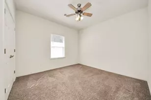 228 Greenleaf St, Huntsville, TX 77340 - Photo 29